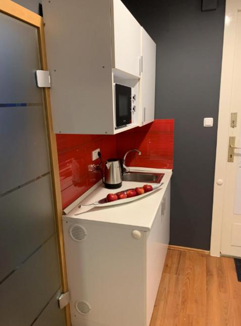 V3 * Budapest